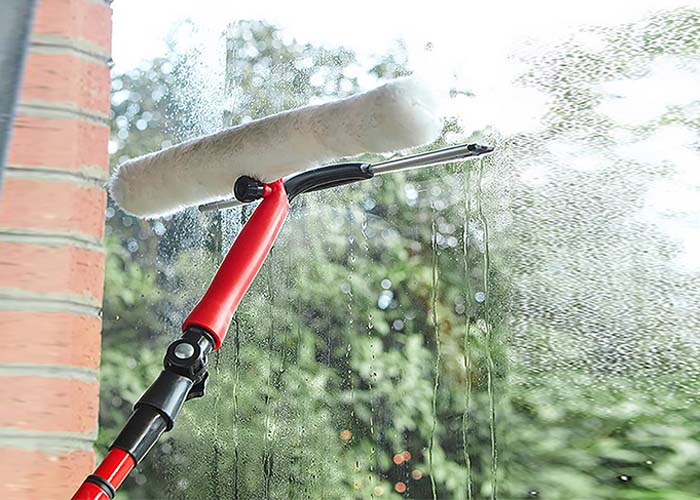 Telescopic squeegee 202